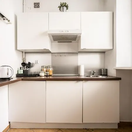 Oomph Modern Near Nowy Swiat