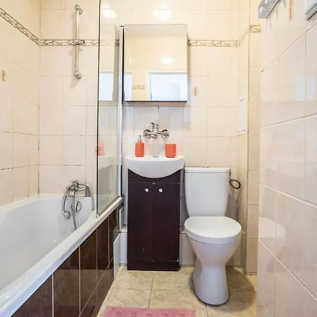 Oomph Modern Near Nowy Swiat *