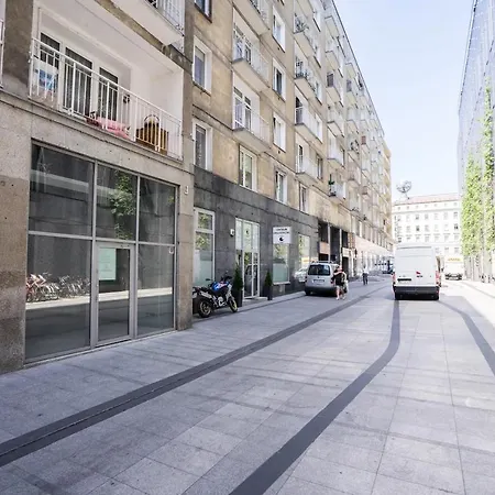 Oomph Modern Near Nowy Swiat